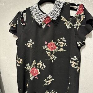 Chic Floral Cutout Blouse with Lace Collar